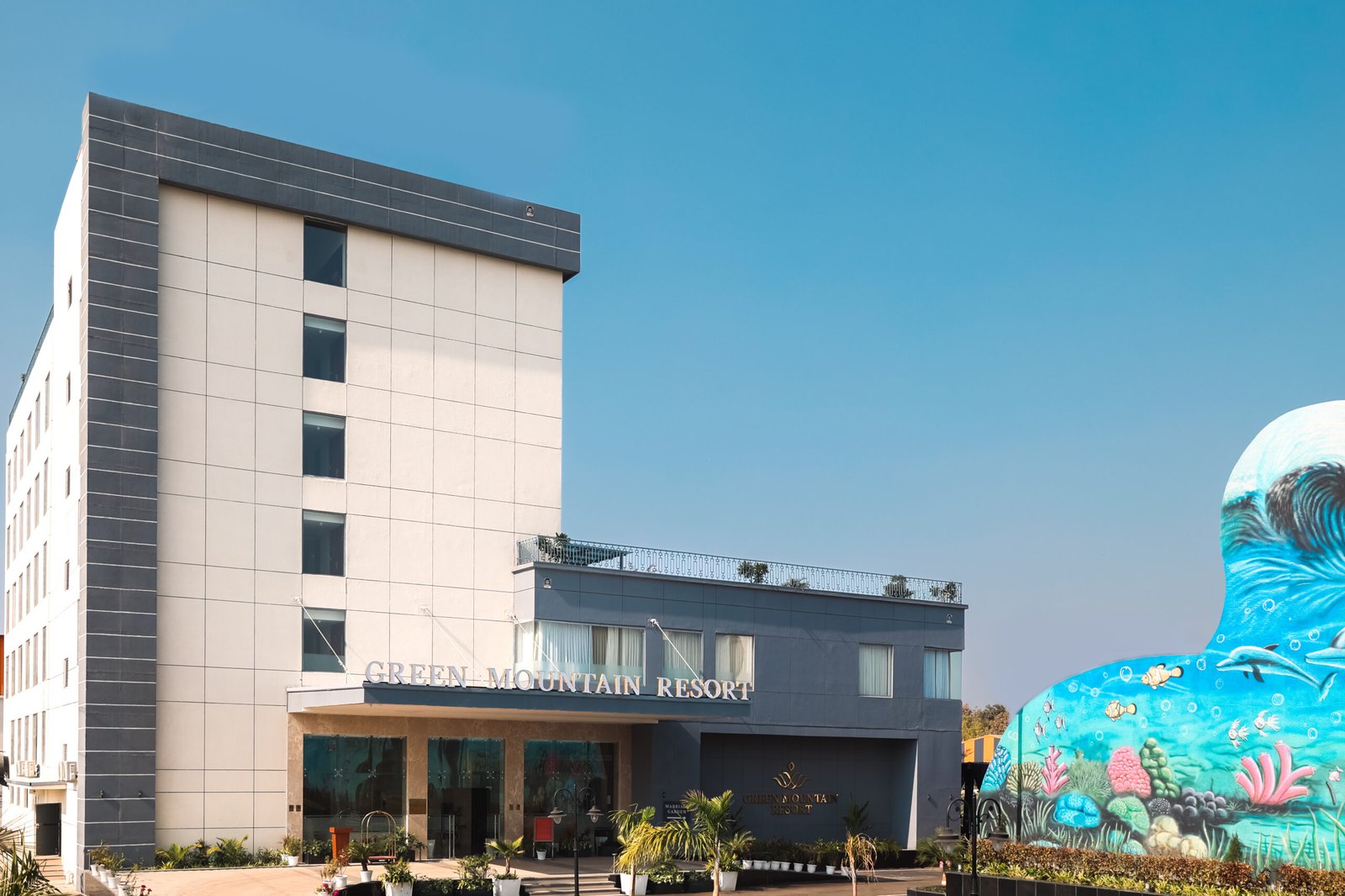 EXPLORE OUR LUXURY HOTEL